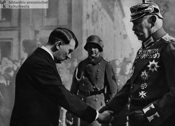 Hitler und Hindenburg am Tag von Potsdam (21. März 1933) 